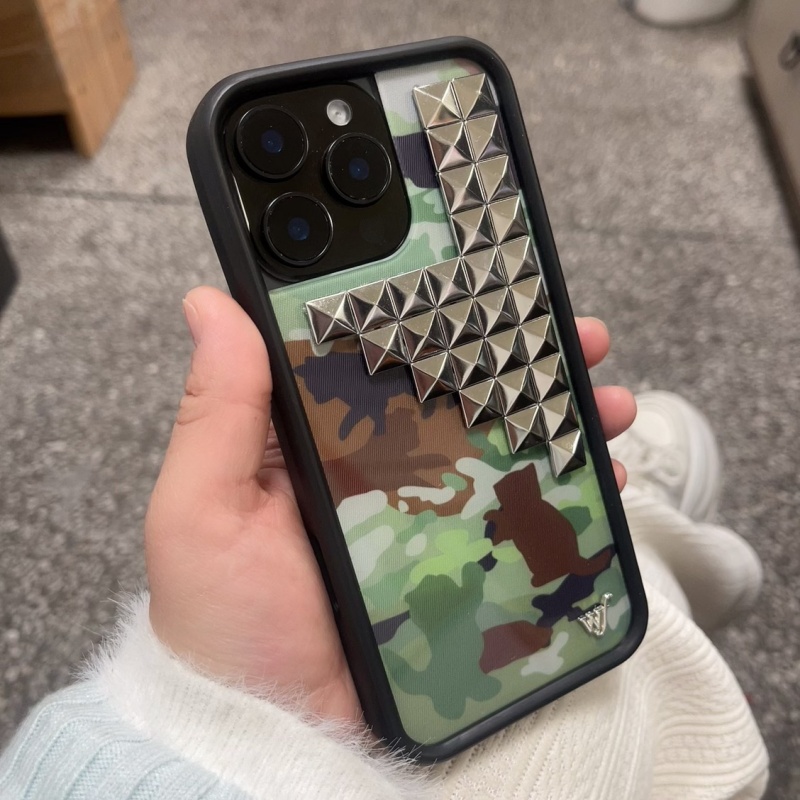 Phone Cases Wildflower - ワイルドフラワー3Dシルバーソリッドリベットキトゥンカモ柄iPhoneケース iPhone 17 16 15 14