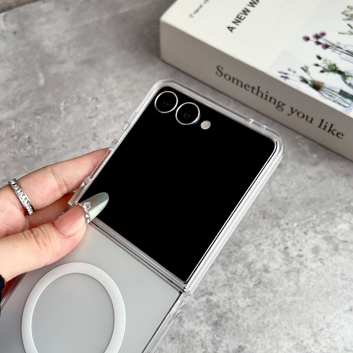 Flip8 高級マット仕上げ Magsafe対応 磁気クリア - Matte Frosted Case のレビューと価格