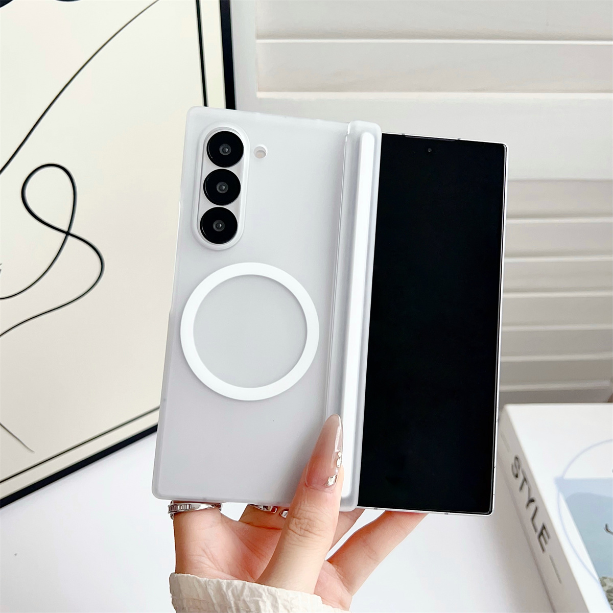 Samsung Galaxy Z Fold 7/6/5/4用 - Matte Frosted Case のレビューと価格