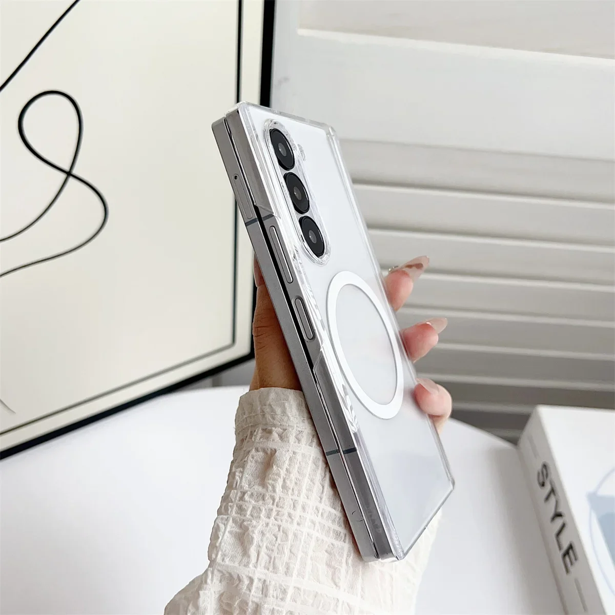 Samsung Galaxy Z Fold 7/6/5/4用 - Matte Frosted Case のレビューと価格