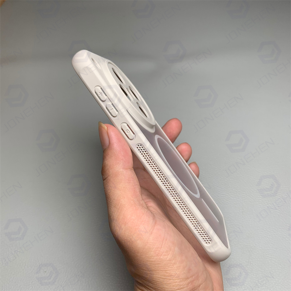 Magsafe 用磁気充電フロストアーマーケース OPPO  - Matte Frosted Case のレビューと価格