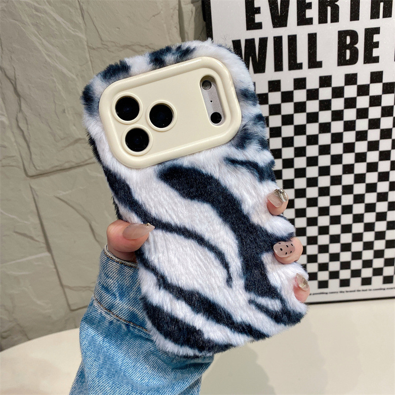 豪華なゼブラ柄ふわふわプラッシュスマホケース iPhone  - Phone Cases Iphone 16 Pro のレビューと価格