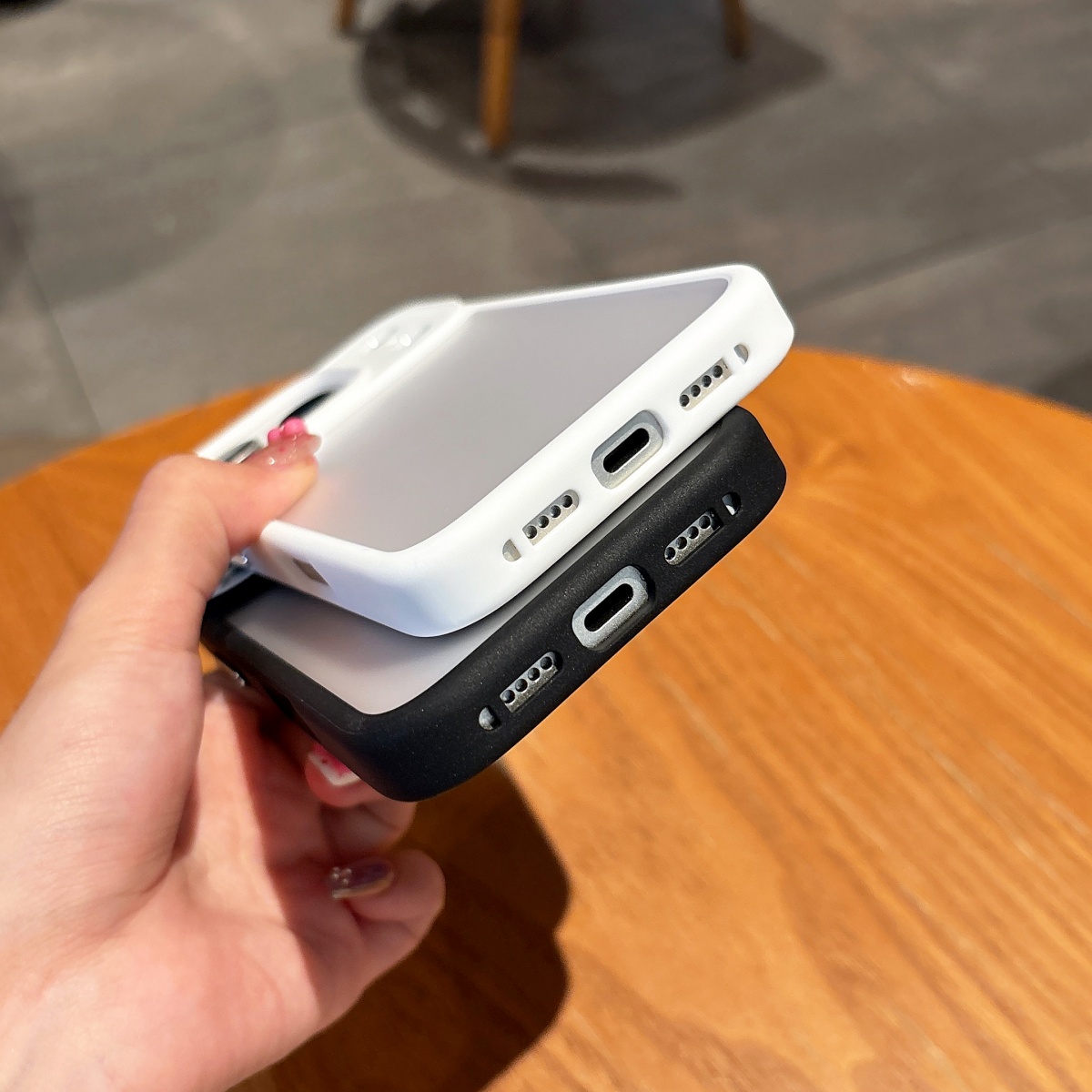 iPhone 17 Air 16 15 14 13 12 M - Matte Frosted Case のレビューと価格
