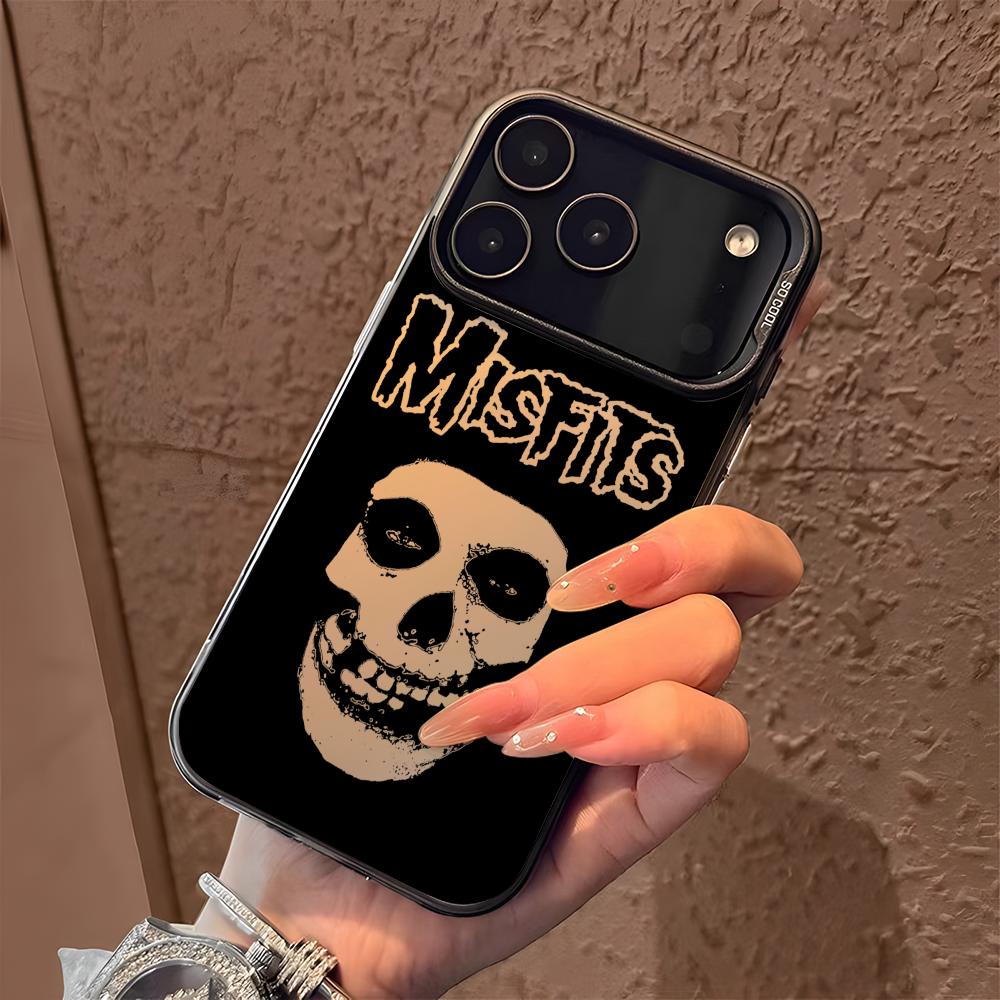 ミスフィッツ iPhoneケース iPhone 17 16  - Phone Cases Iphone 16 Pro のレビューと価格