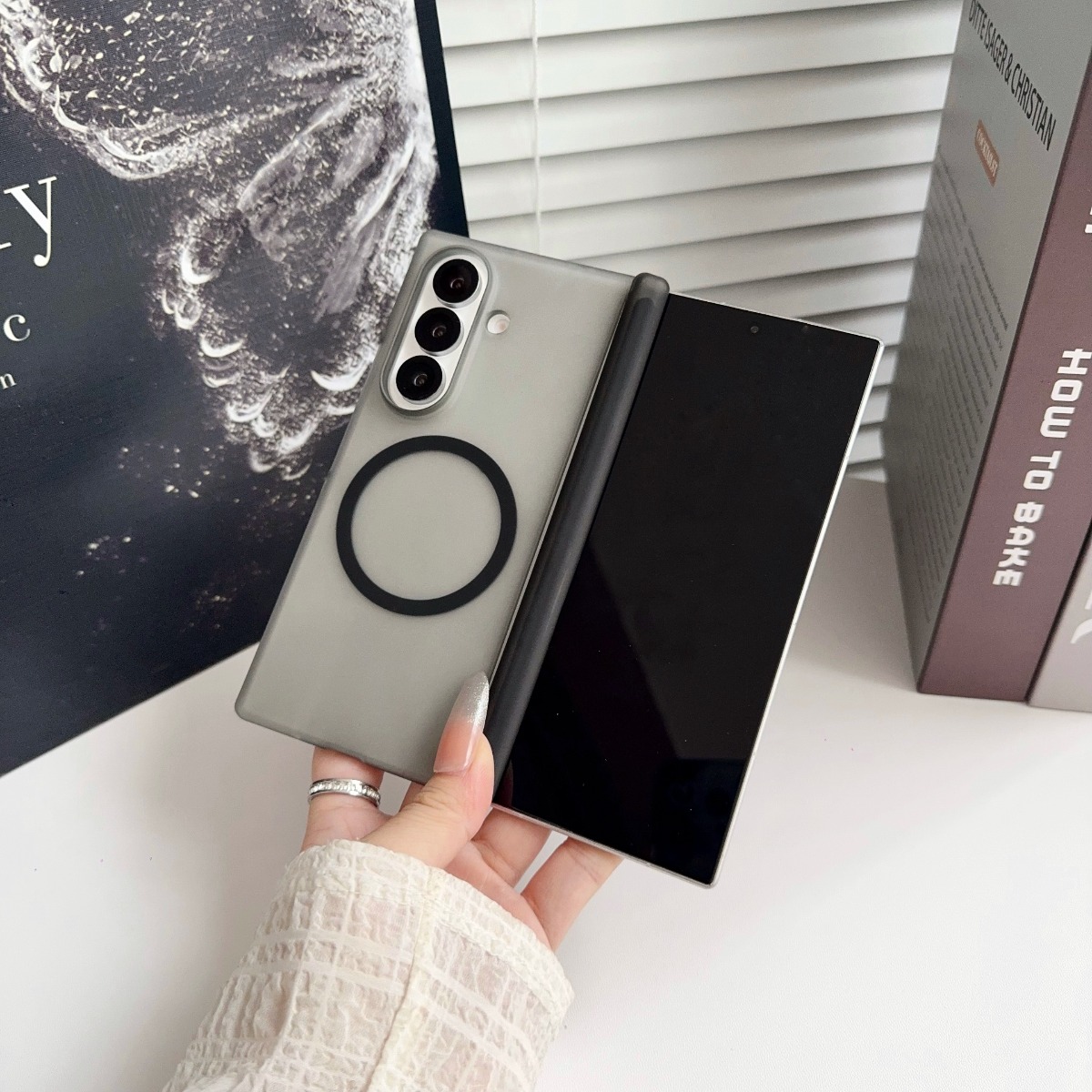 耐衝撃ハードフォンケース Samsung Galaxy Z  - Matte Frosted Case のレビューと価格
