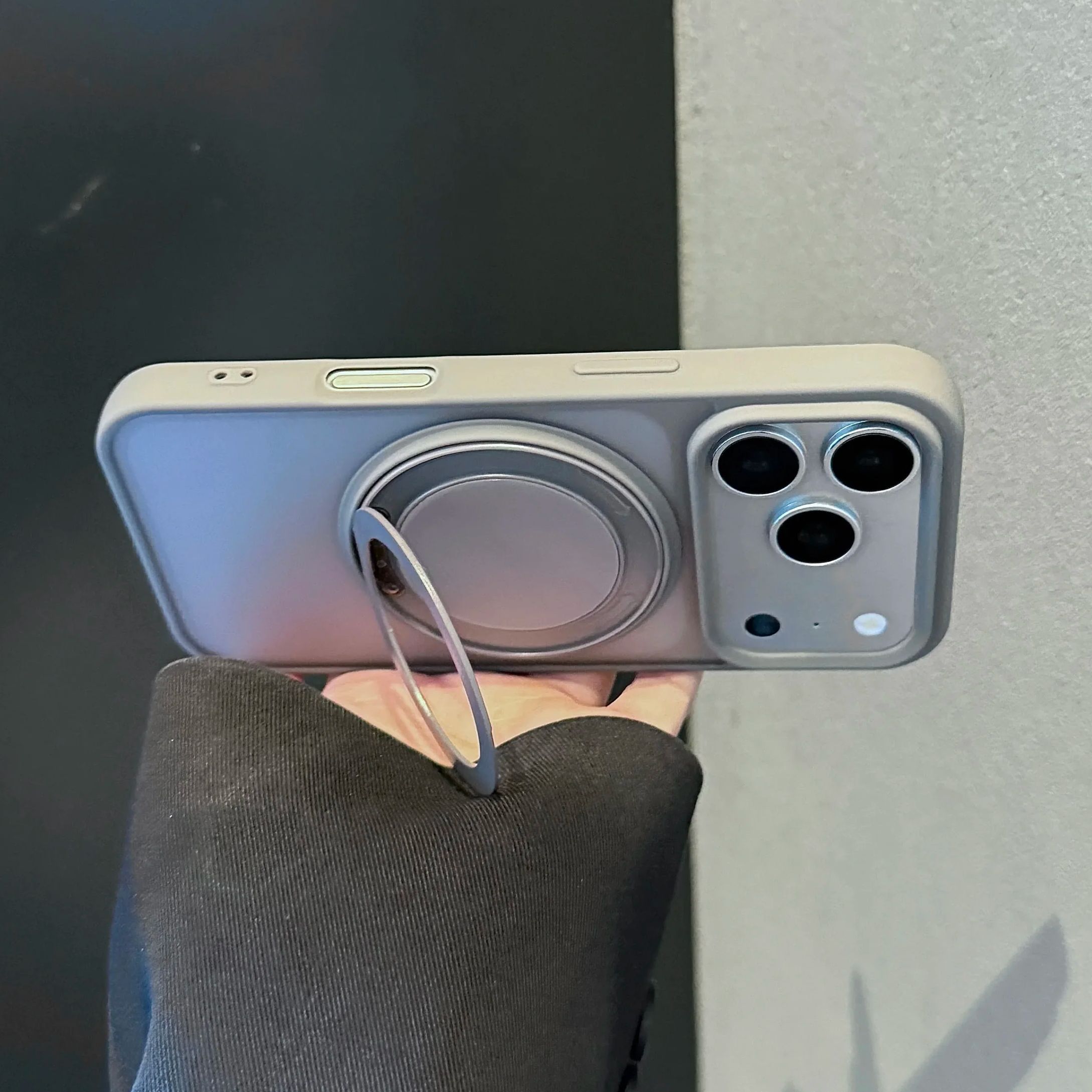 360度回転ブラケット付きマグネットケース iPhone A - Matte Frosted Case のレビューと価格