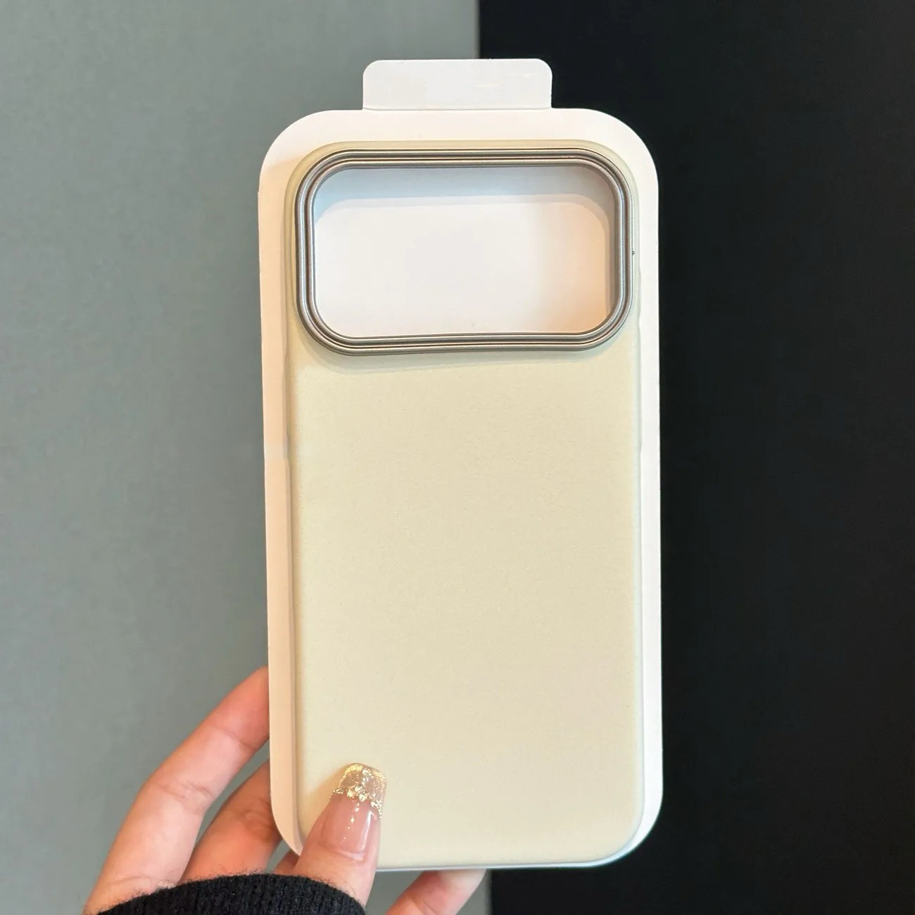 フロストマットPCサンドストーン製iPhoneケース Air - Matte Frosted Case のレビューと価格