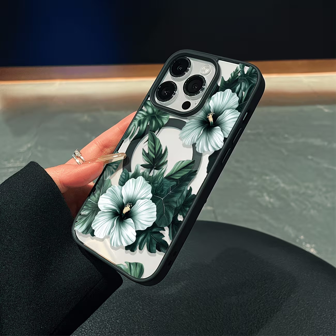 グリーンフローラルプリントのiPhoneケース iPhone - Clear Magsafe Case のレビューと価格