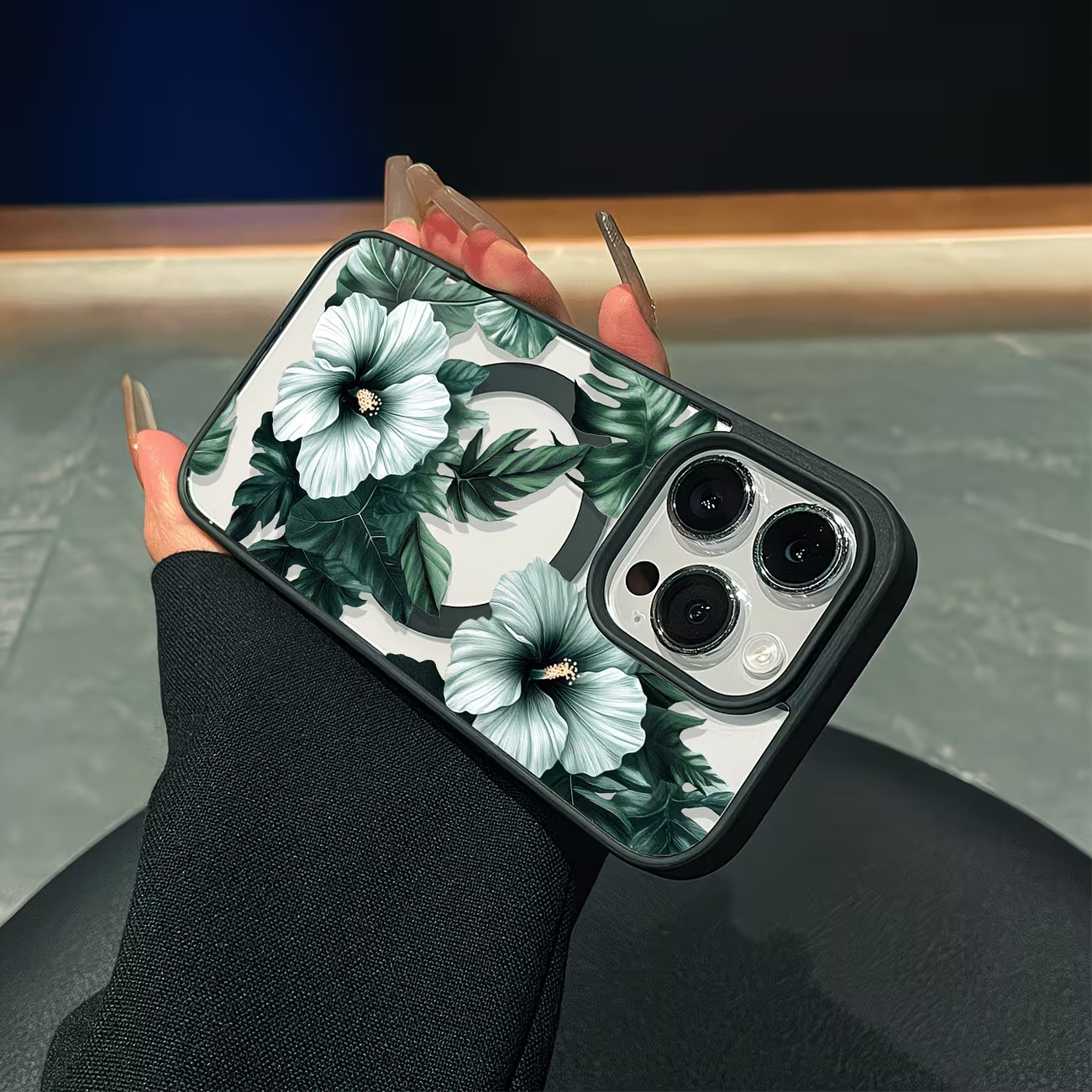 グリーンフローラルプリントのiPhoneケース iPhone - Clear Magsafe Case のレビューと価格